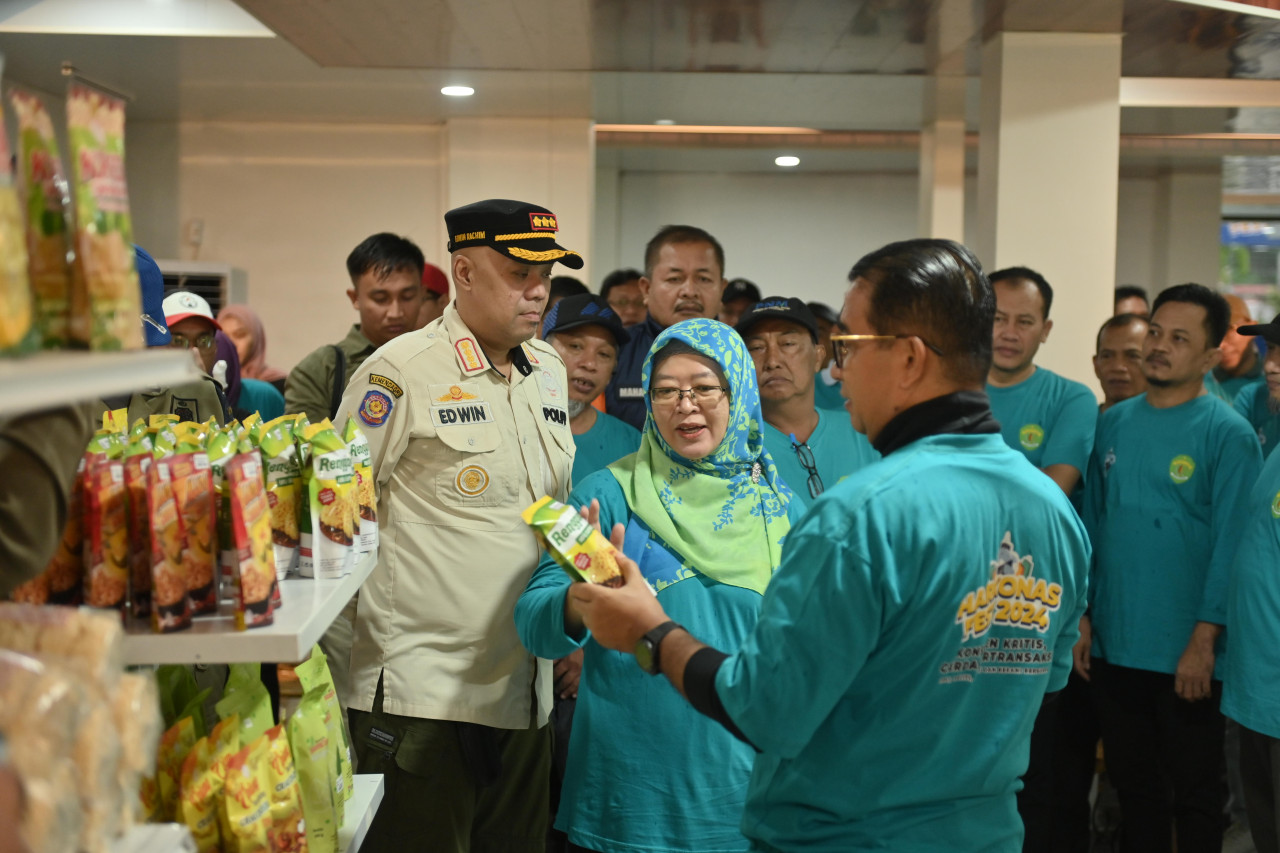 Heni Perkenalkan Galeri Dekranasda dan UKM Kaltim