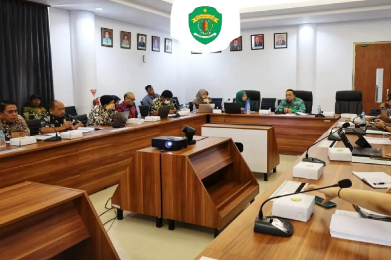 Disperindagkop dan UKM Kaltim Bersama ULS-PPID Universitas Mulawarman Gelar Rapat Kajian Infrastruktur di Balikpapan