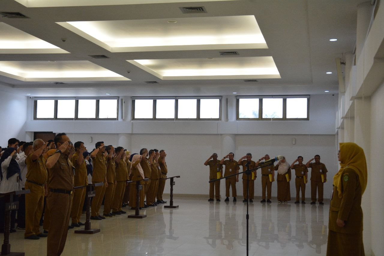 Rutinitas Apel Pagi DPPKUKM Prov. Kaltim  Heni Himbau Seluruh Pegawai Untuk Dukung Berbagai Prgram dan Kegiatan