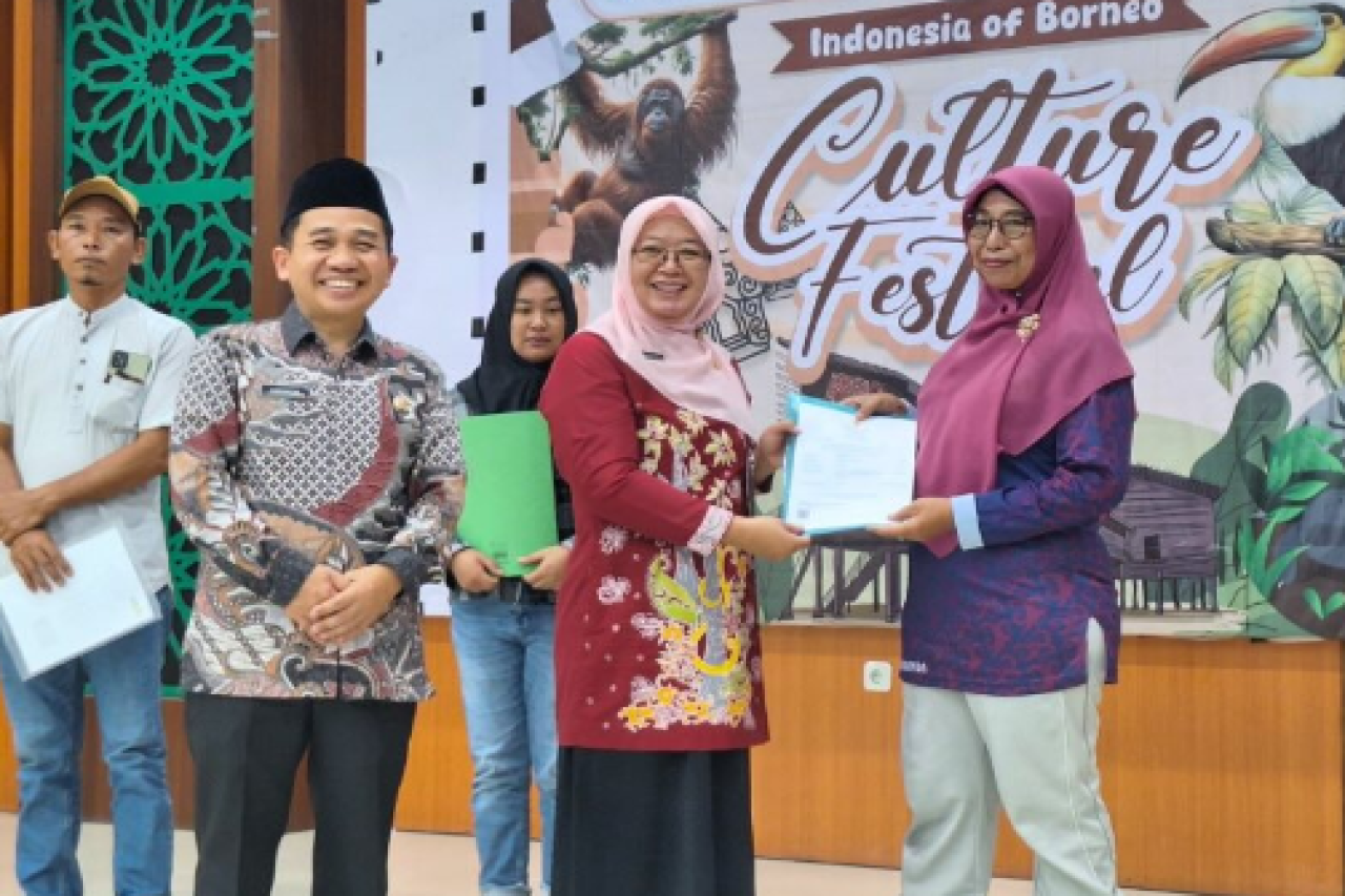 Pembukaan Borneo Cultural Festival di MAN 2 Samarinda, Kepala Dinas PPKUUKM Prov. Kaltim Hadiri dan Buka Acara