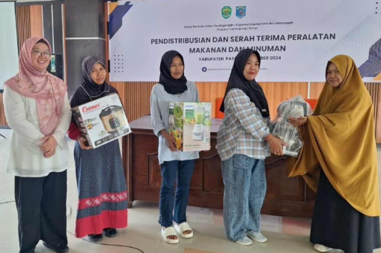 Pemprov Kaltim Salurkan Bantuan Peralatan Makanan dan Minuman untuk 27 Pelaku UMKM di Kabupaten Paser