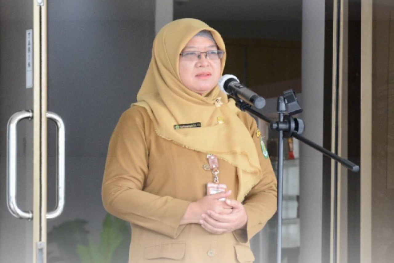 Rutinitas Apel Pagi DPPKUKM Prov. Kaltim, Heni Purwaningsih Ajak Seluruh Pegawai Doa Bersama untuk Awang Faroek Ishak