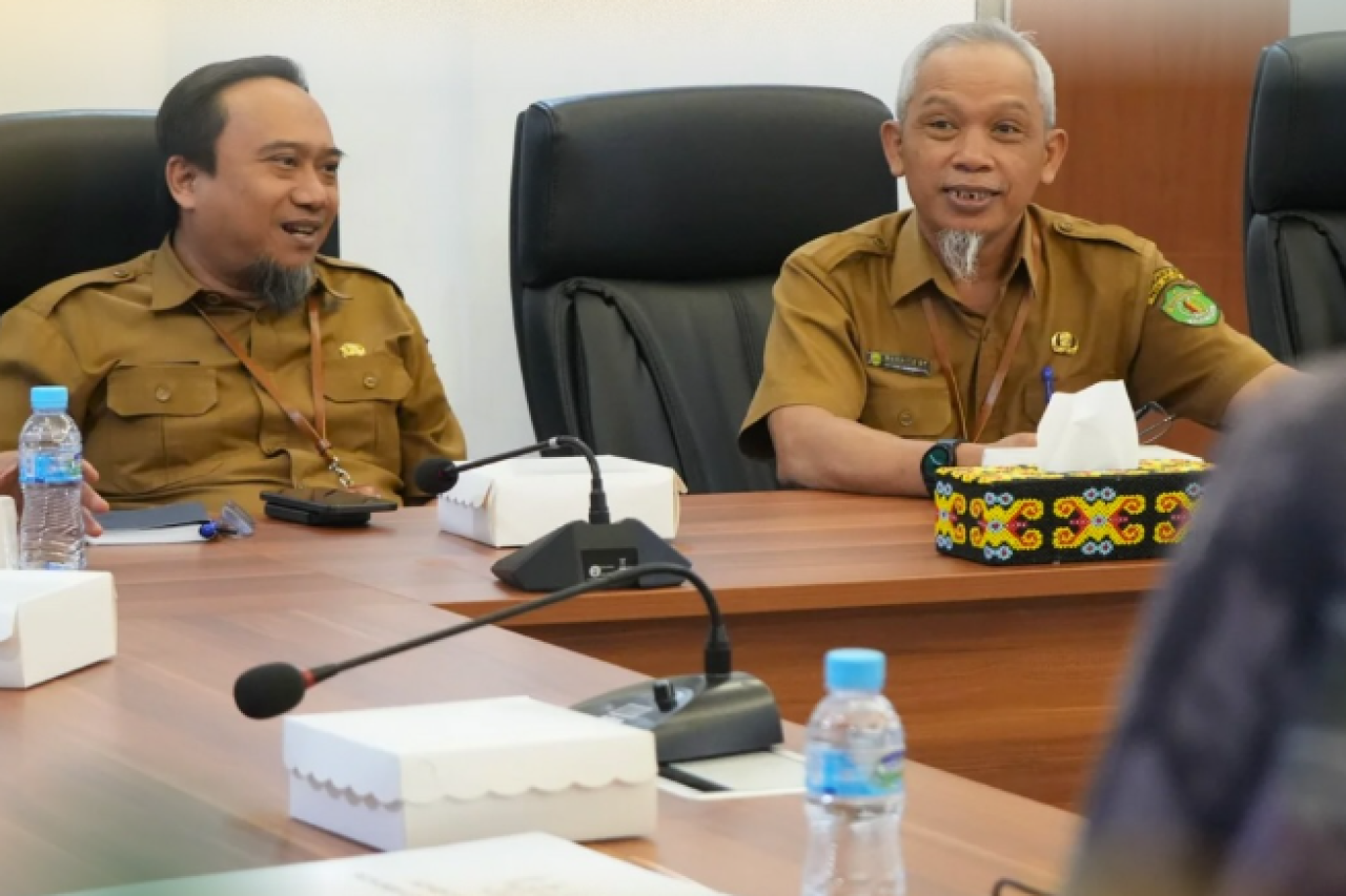 Sekretariat DPPKUKM Kaltim Gelar Sosialisasi PPID Bersama Komisi Informasi