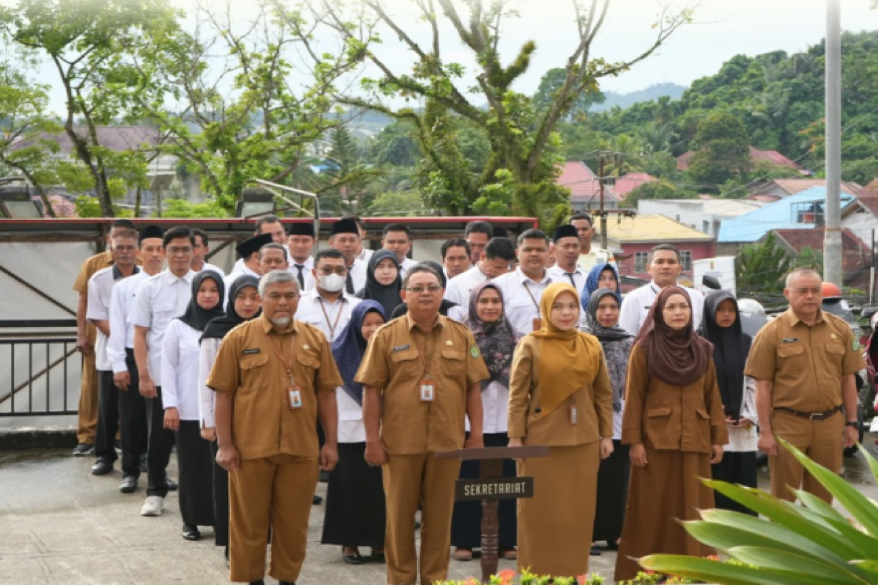 DPPKUKM Kaltim Gelar Apel Pagi, Sekretaris : Efisiensi Bukan Halangan Tingkatkan Kualitas Layanan