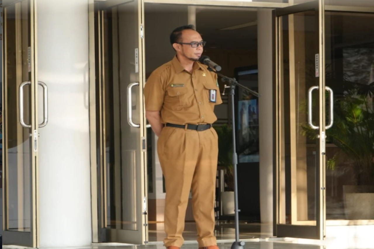 Pimpin Apel Pagi, Plh. Kepala DPPKUKM Kaltim Apresiasi Kehadiran Pegawai