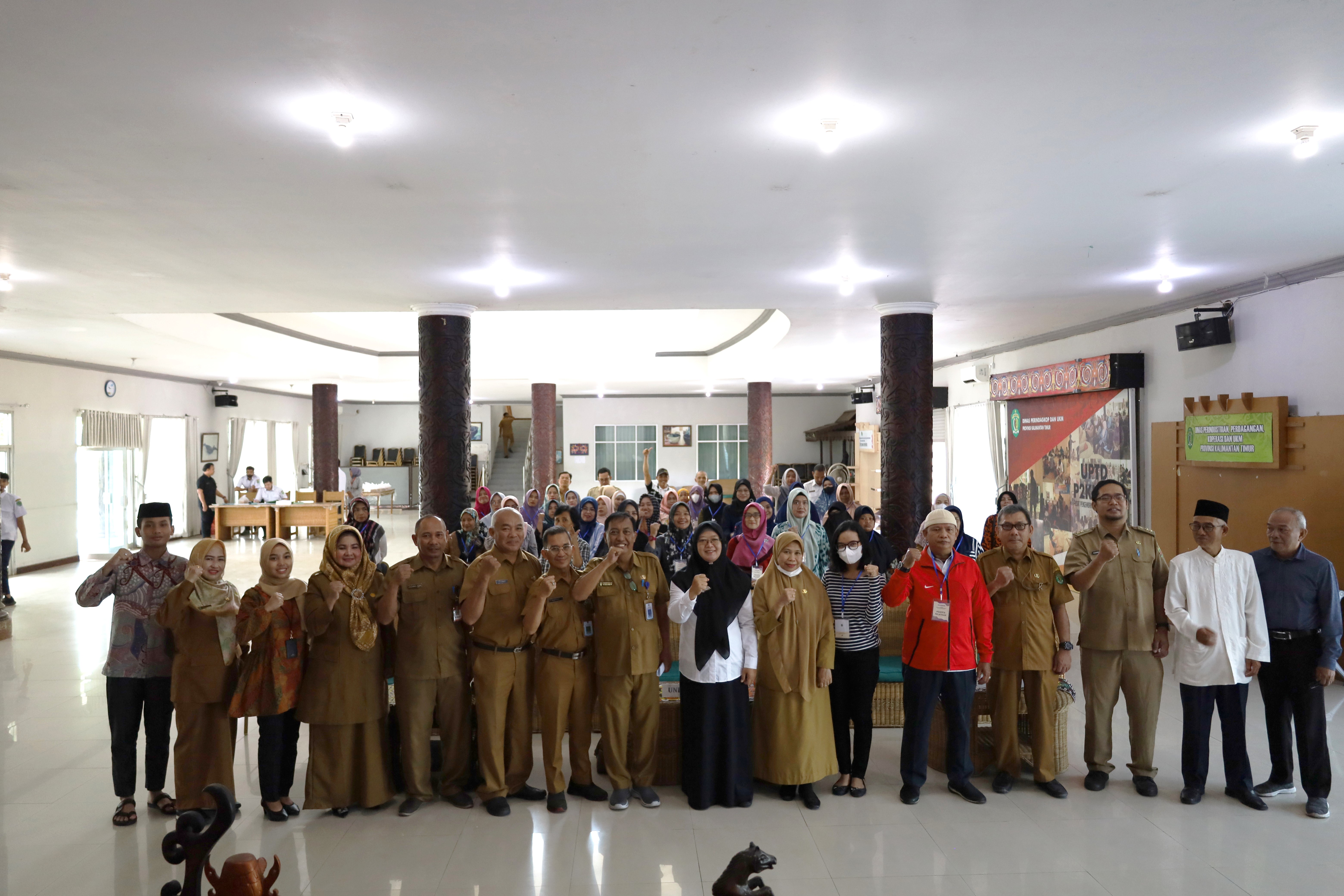 Pelatihan Pengembangan Kewirausahaan Menjahit Tingkat Dasar. Heni : Tingkatkan Keterampilan Calon Pelaku Usaha