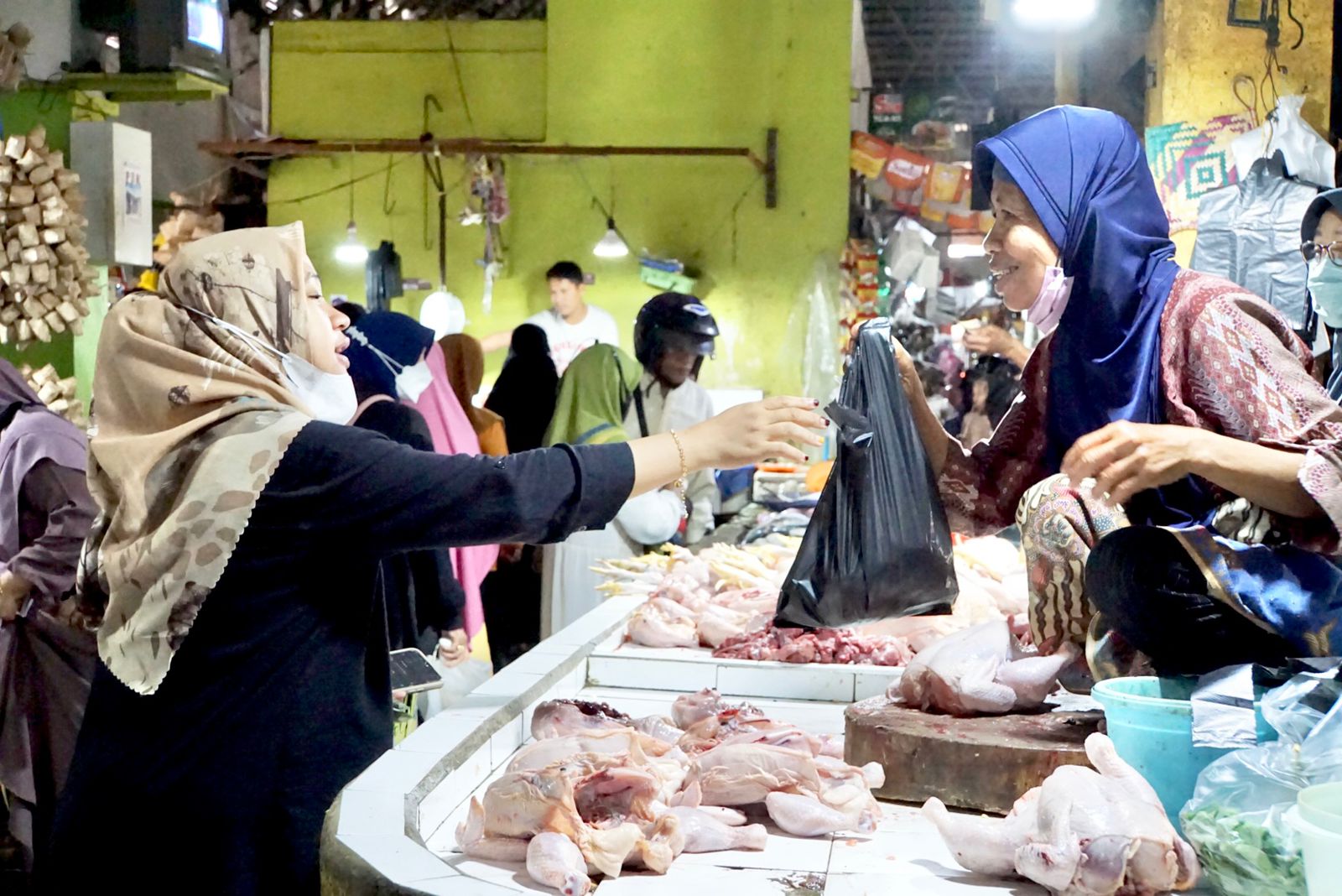 Lebaran, Harga Sebagian Bapok Turun. Stok Aman Hingga 1,5 Bulan.