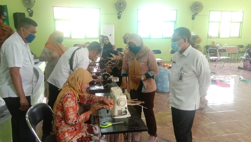 Pembukaan Bimtek Produksi Bagi IKM Pangan dan IKM Kerajinan Yang Terdampak Covid19 di Kota Bontang