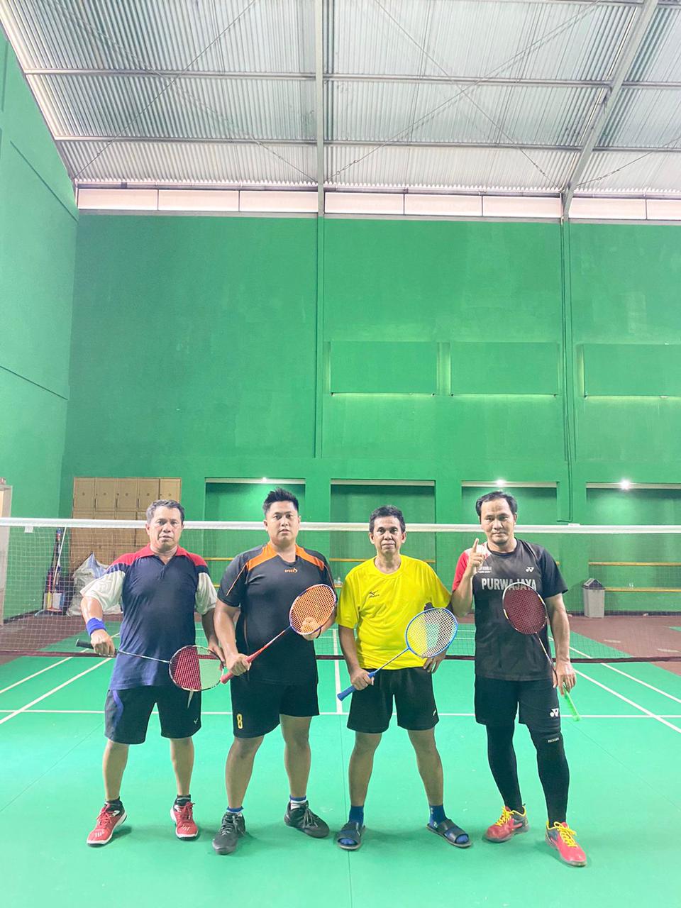 Pertandingan Badminton Di Lingkungan Dinas Perindagkop UKM Kaltim