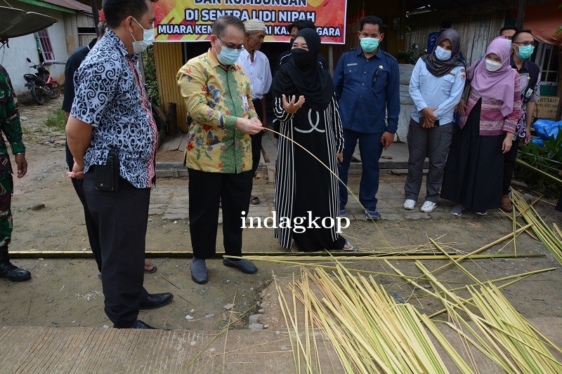 Muara Kembang sukses Ekspor Lidi Nipah