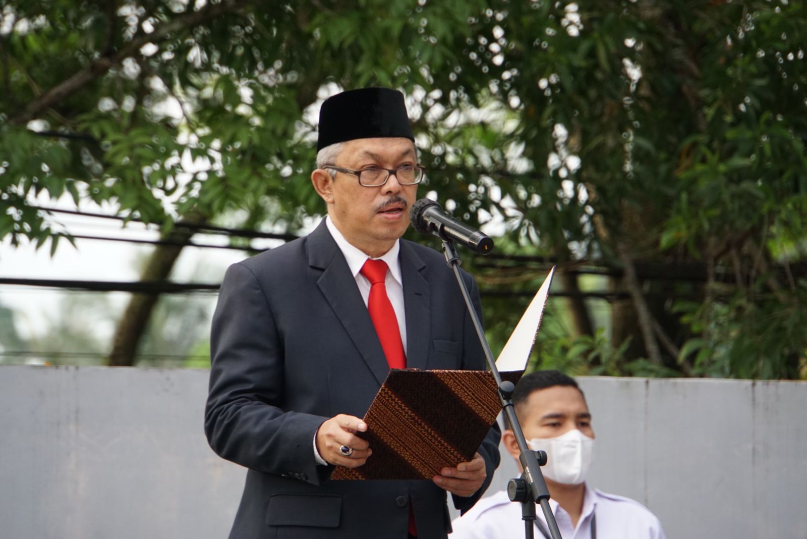 Upacara Peringatan HUT RI Ke - 77 Di Lingkungan Dinas Perindagkop UKM Kaltim