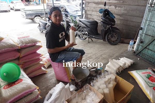 Pengawasan Gula Pasir di Pasar Merdeka