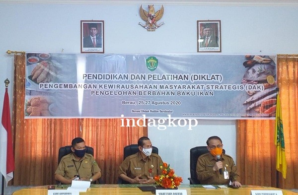 Diklat Pengembangan Kewirausahaan bagi Kelompok Masyarakat Strategis Pengolahan Berbahan Baku Ikan